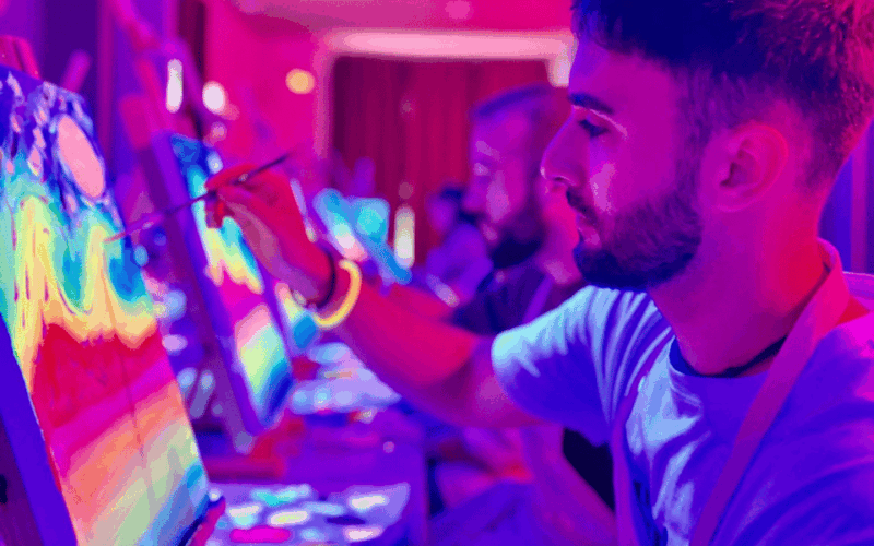 valencia-fluorescent-painting-workshop-and-wine