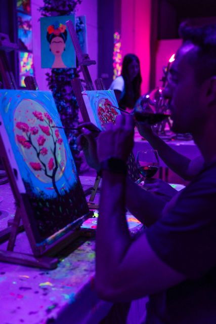 valencia-fluorescent-painting-workshop-and-wine
