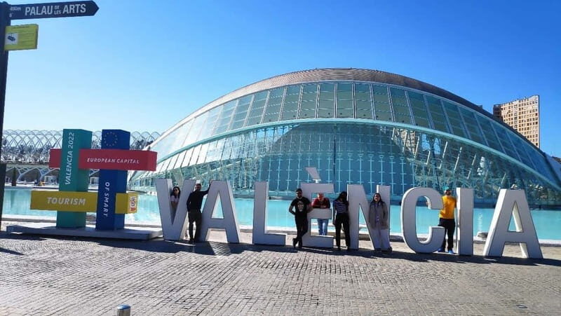 Valencia: Highlights Bike Tour with a Guide - Key Points