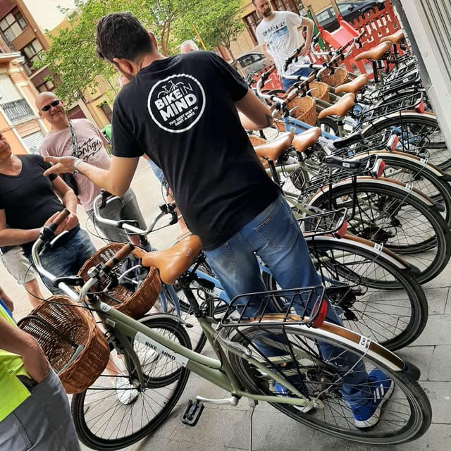valencia-highlights-city-tour-by-bike-with-local-guide