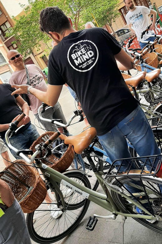 valencia-highlights-city-tour-by-bike-with-local-guide