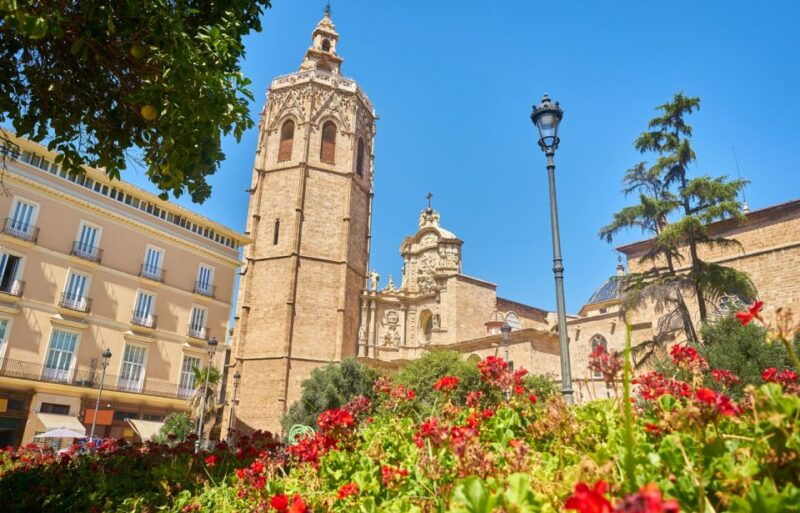 valencia-historic-center-audio-guided-tour-with-earphones