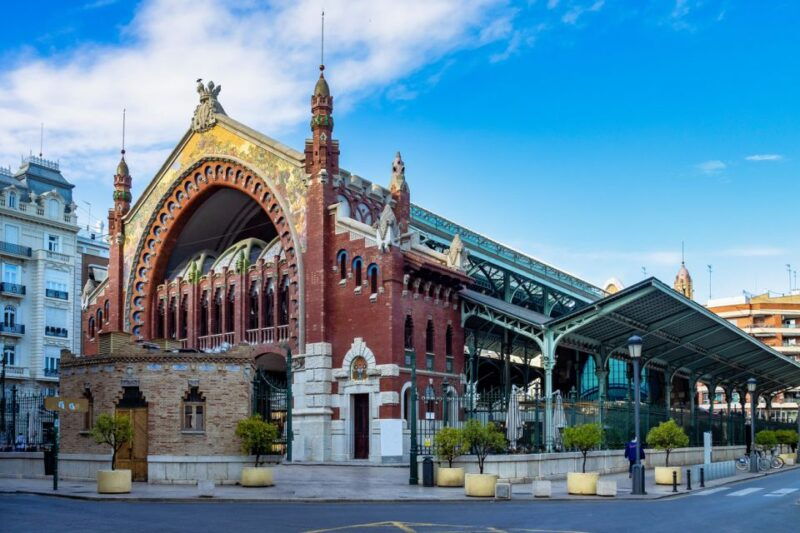 valencia-historic-center-audio-guided-tour-with-earphones