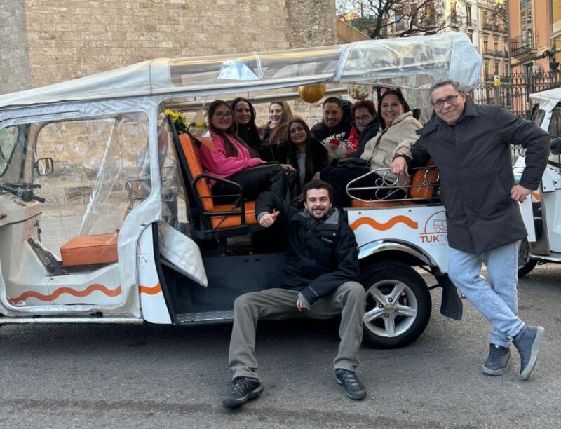 Valencia: Historical Tuk Tuk Tour (1h) - The Guides: Knowledge and Friendliness