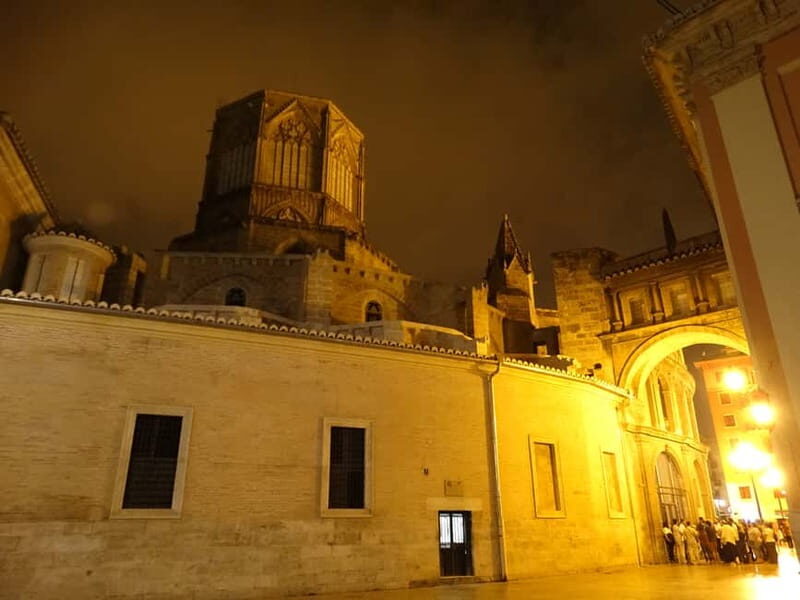 Valencia: Legends and Secrets Moonlight Walking Tour - Introduction to Valencia’s Dark Side: What You Can Expect