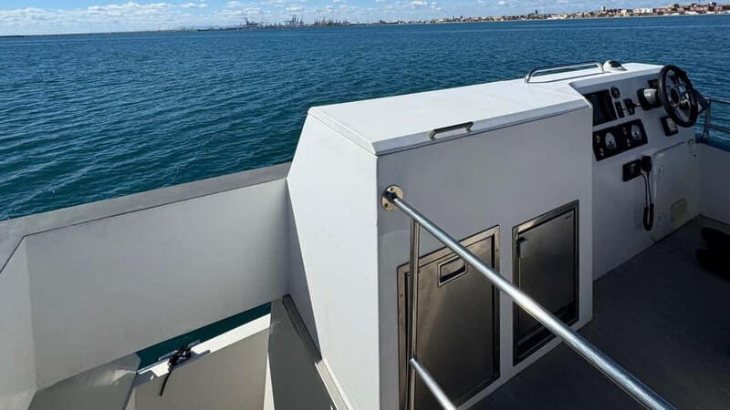 Valencia: Luxury boat ride with captain, drinks, and private bathroom - Who Will Love This?