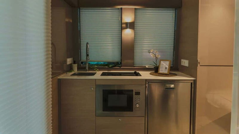 Valencia: Luxury boat ride with captain, drinks, and private bathroom - FAQ