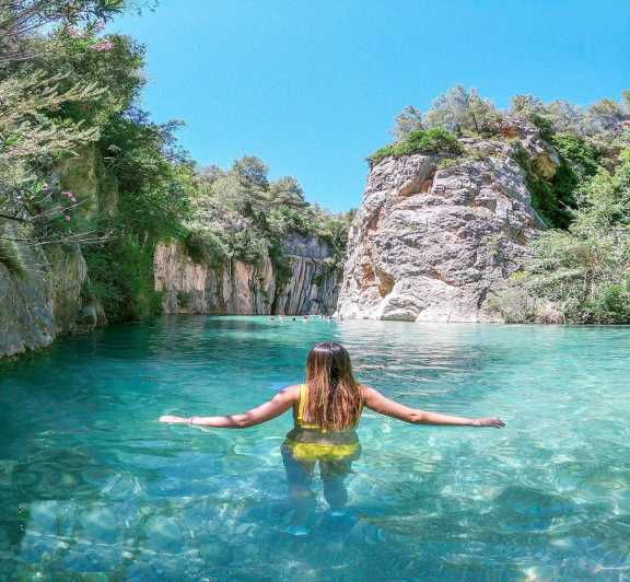 valencia-montanejos-thermal-springs-girlfriend-waterfall