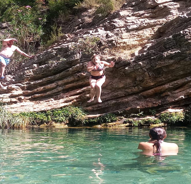 valencia-montanejos-thermal-springs-girlfriend-waterfall