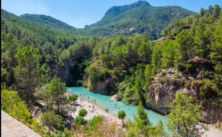 valencia-montanejos-thermal-springs-girlfriend-waterfall