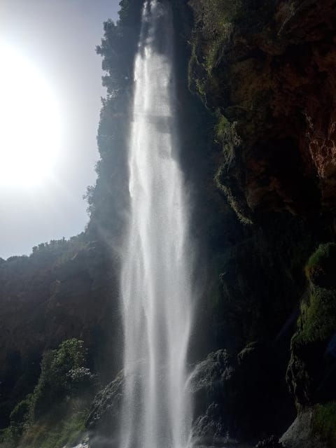 valencia-montanejos-thermal-springs-girlfriend-waterfall