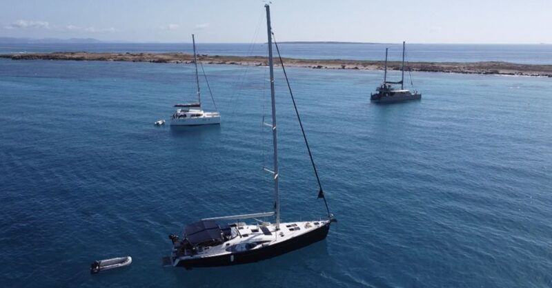 valencia-private-boat-trip-with-paddle-boarding-and-drinks