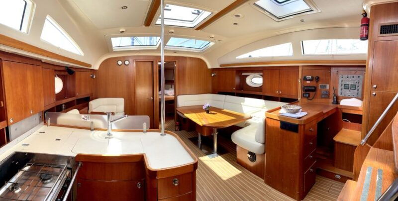 valencia-private-boat-trip-with-paddle-boarding-and-drinks