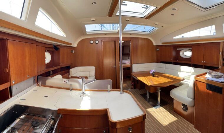 valencia-private-boat-trip-with-paddle-boarding-and-drinks