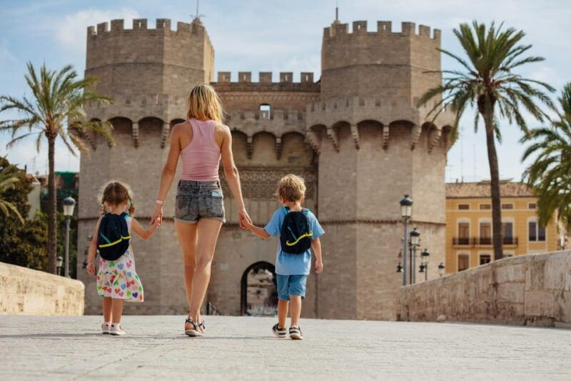 valencia-private-family-tour-with-churros-parks-museum