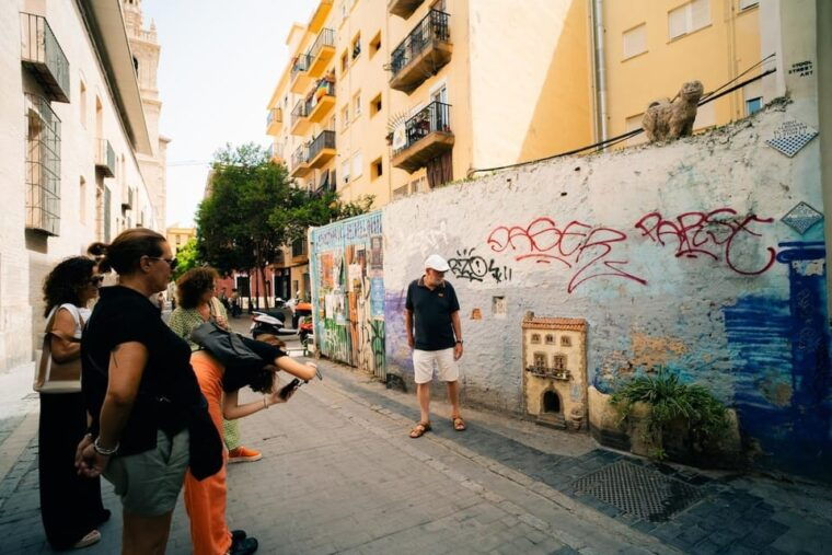 valencia-private-family-tour-with-churros-parks-museum
