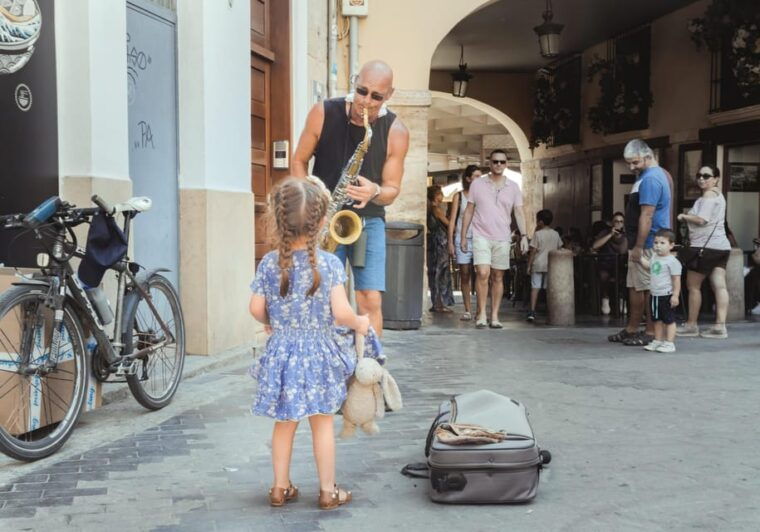 valencia-private-family-tour-with-churros-parks-museum