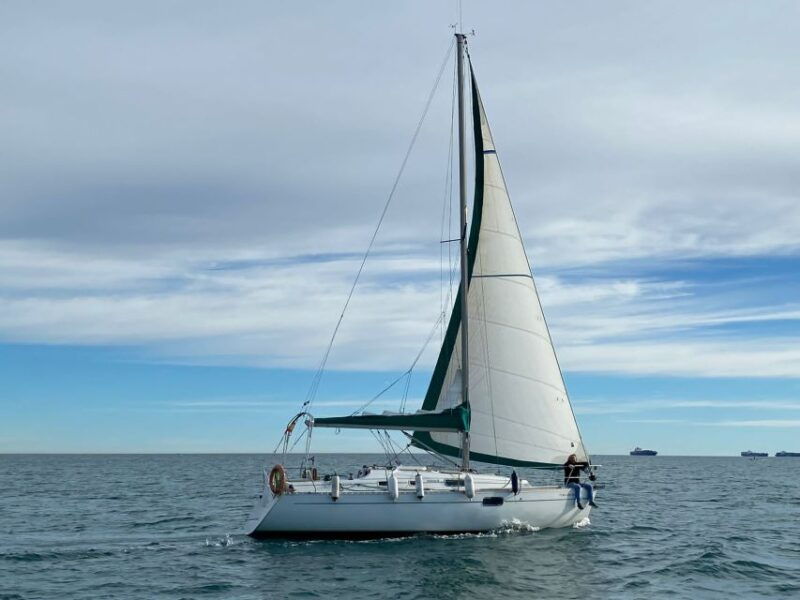 valencia-private-sailing-trip-with-snacks-and-drinks
