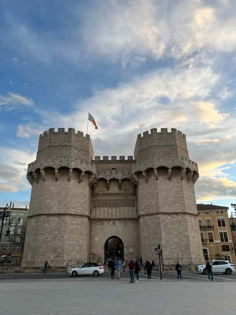 Valencia: Roman Heritage tour with Tapas & Beer! - Scenic Stops and Landmark Walks