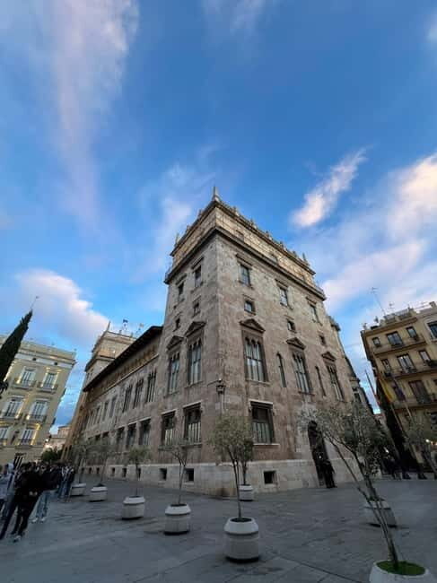 Valencia: Roman Heritage tour with Tapas & Beer! - Further Exploration and Landmark Sightseeing