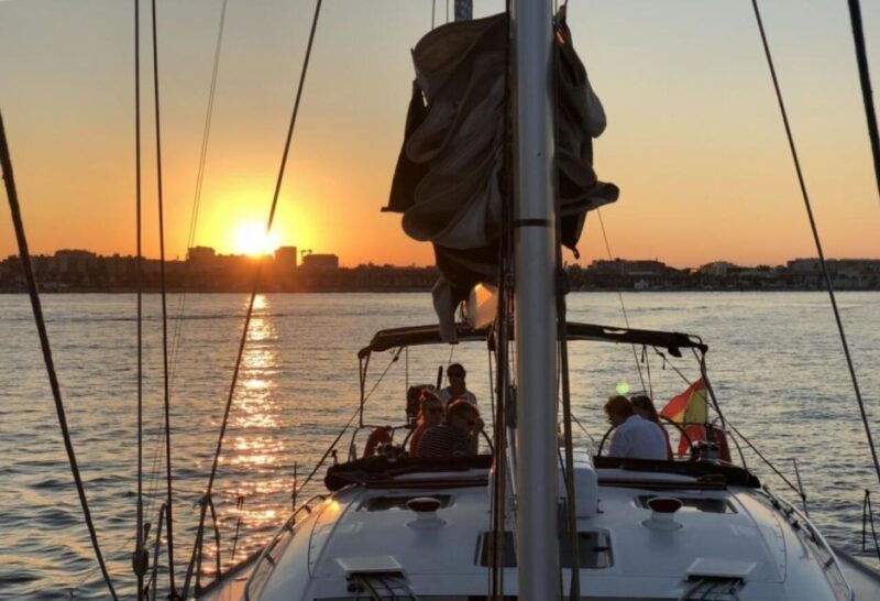 valencia-sunset-trip-in-a-sailboat-with-drinks-included