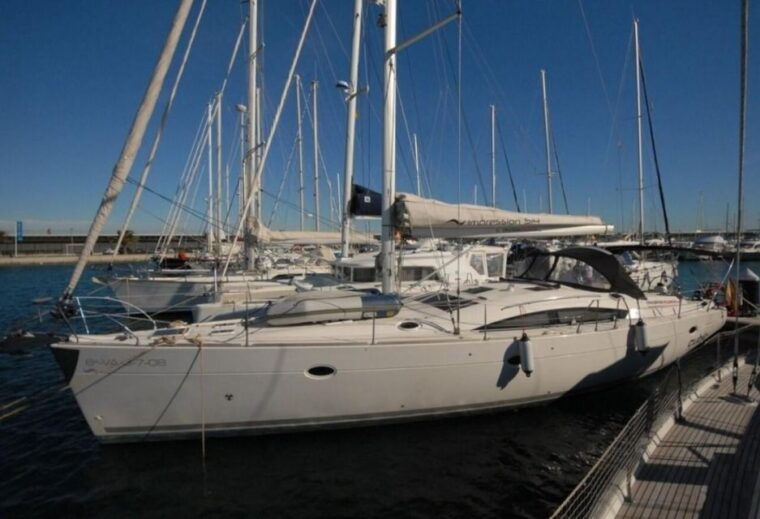 valencia-sunset-trip-in-a-sailboat-with-drinks-included