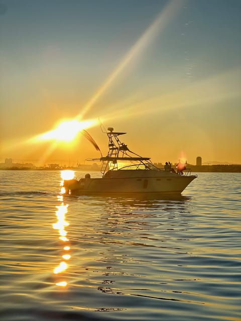 valencia-vip-sunset-cruise-in-catamaran-with-drink