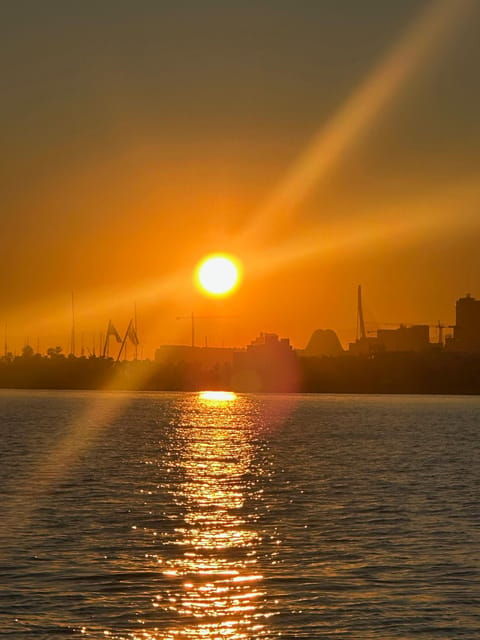 valencia-vip-sunset-cruise-in-catamaran-with-drink
