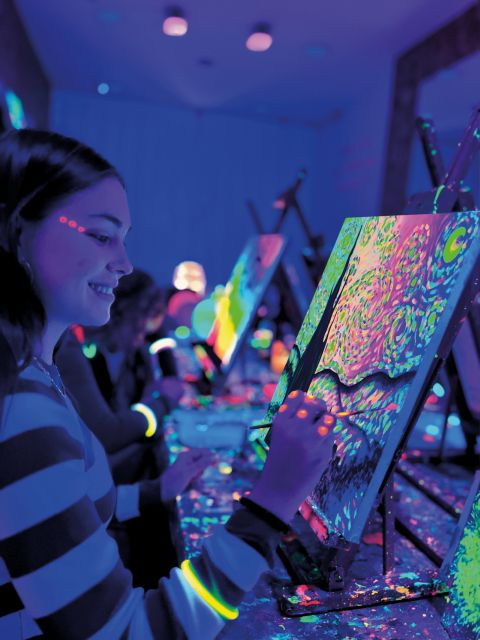 valencia-wine-gogh-glow-academy-paint-and-sip-classes