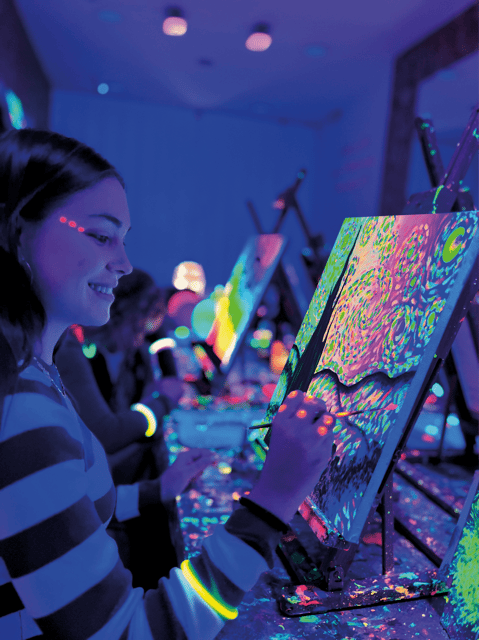 valencia-wine-gogh-glow-academy-paint-and-sip-classes