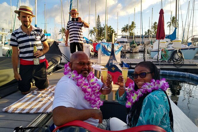 valentines-day-waikiki-gondola-cruise-with-drinks-pastries