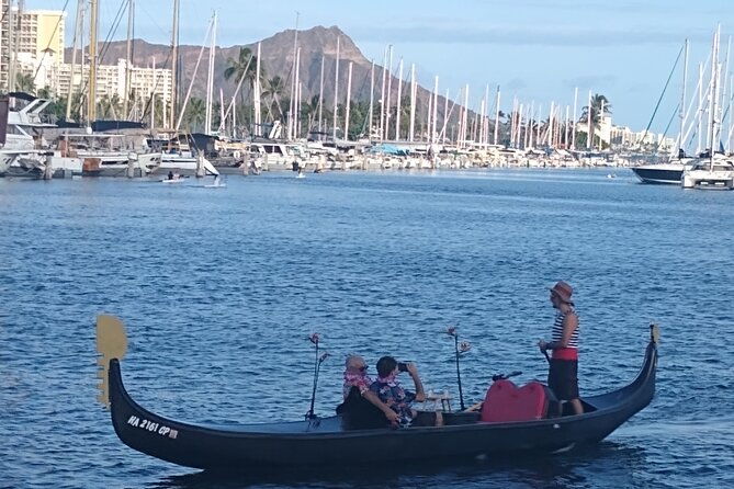 valentines-day-waikiki-gondola-cruise-with-drinks-pastries
