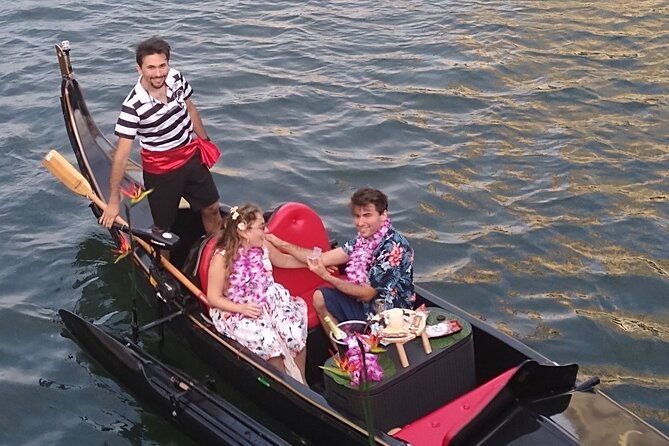 valentines-day-waikiki-gondola-cruise-with-drinks-pastries