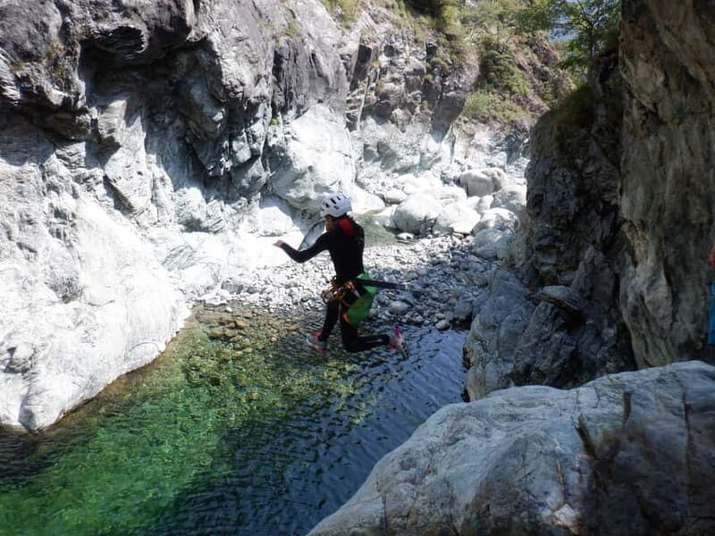 Valle DAosta: Adrenaline Canyoning tour in Chalamy torrent - Who Should Consider This Experience?