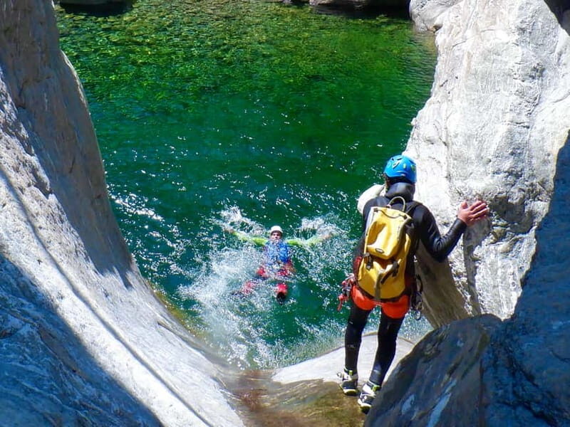 Valle D'Aosta: Canyoning TestYourself in the Chalamy torrent - Discovering Valle dAostas Canyoning Experience: TestYourself in the Chalamy Torrent