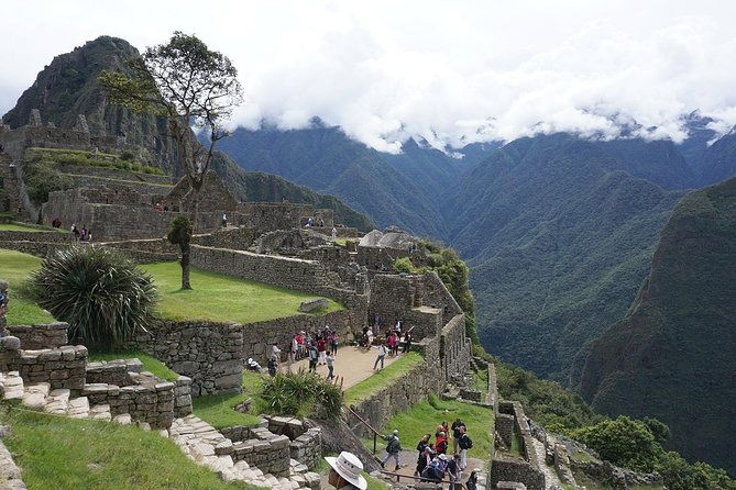 valle-sagrado-machu-picchu-by-train-2-days