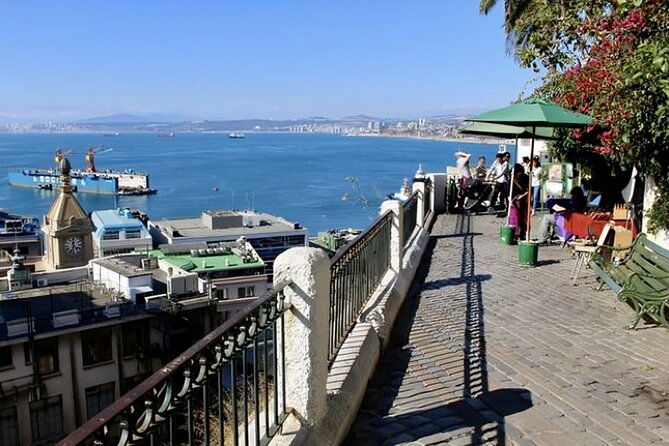 valparaiso-highlights-walking-tour-with-a-guide