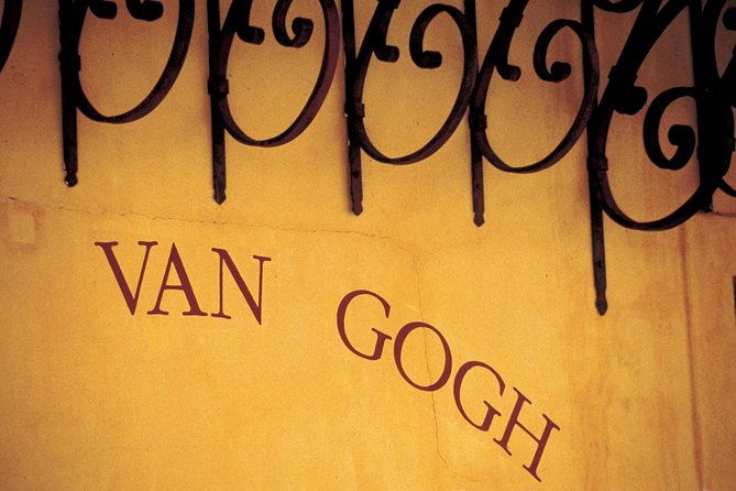van-gogh-carrieres-de-lumieres-half-day-tour-from-avignon-2