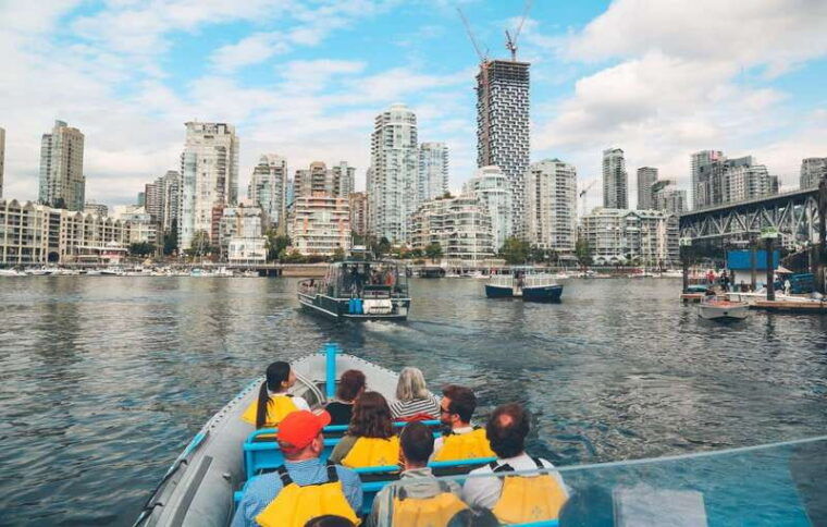 vancouver-city-and-seal-boat-tour