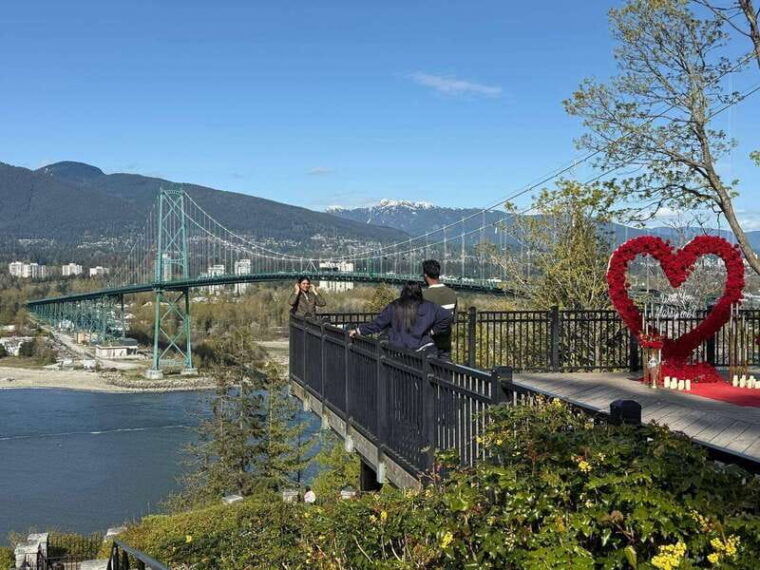 vancouver-city-tourlux-carstanley-parktotemchinagastown
