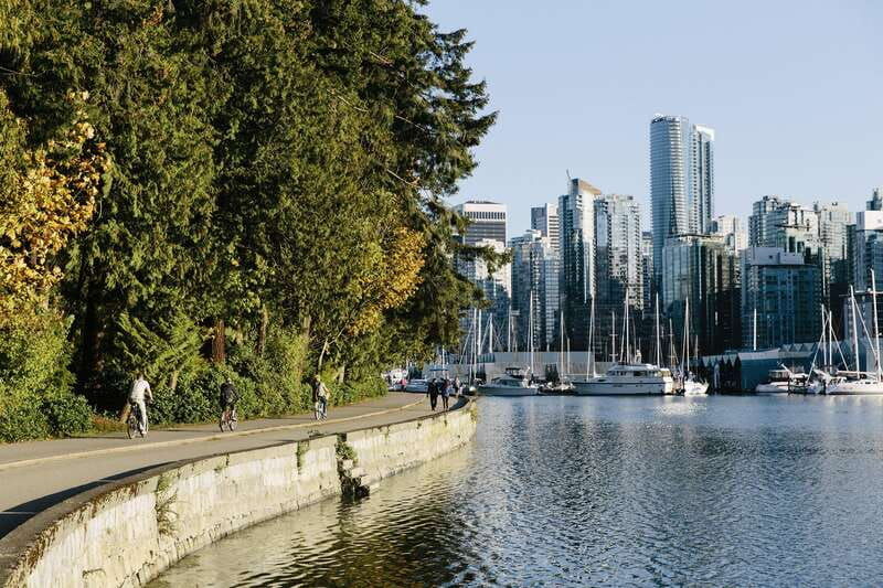vancouver-granville-island-canada-place-suspension-bridge