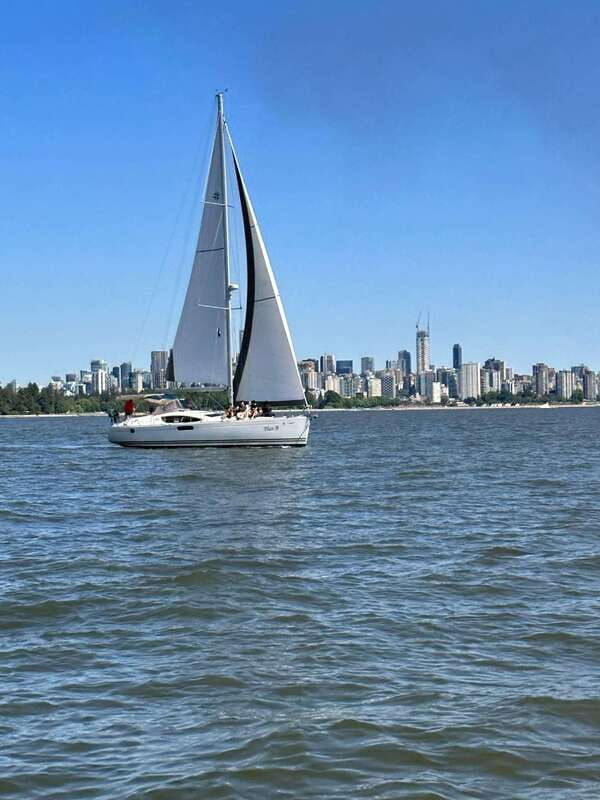 vancouver-mosquito-creek-and-english-bay-sailboat-cruise