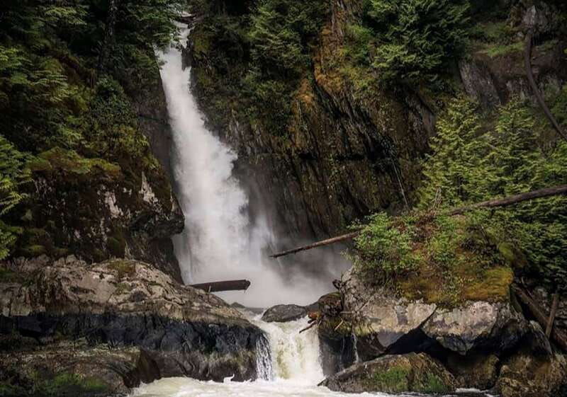 vancouver-waterfront-sightseeing-tour-city-and-waterfall