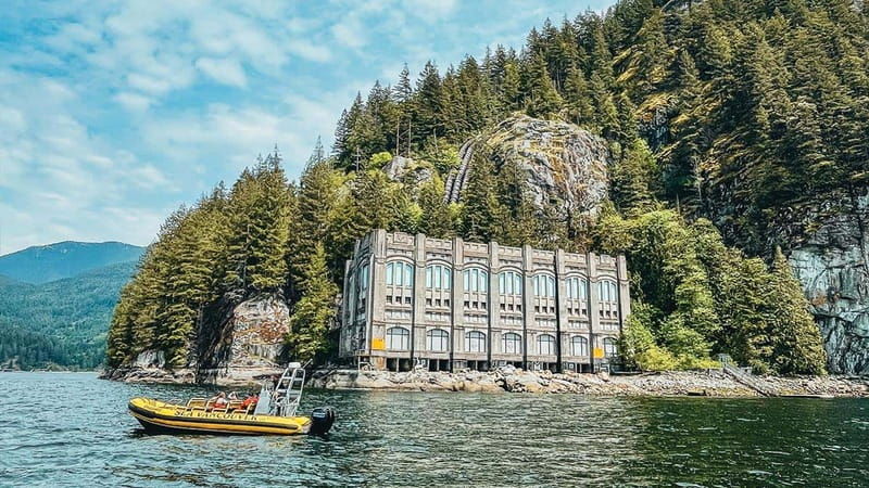 vancouver-waterfront-sightseeing-tour-city-and-waterfall