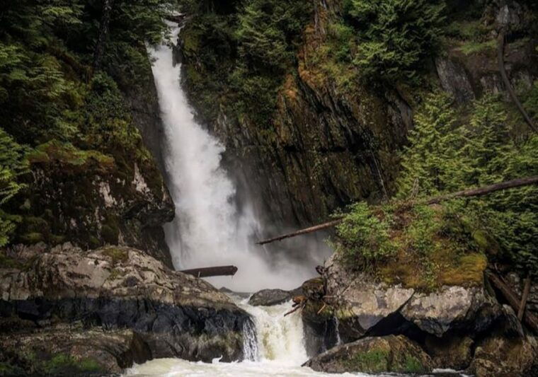 vancouver-waterfront-sightseeing-tour-city-and-waterfall
