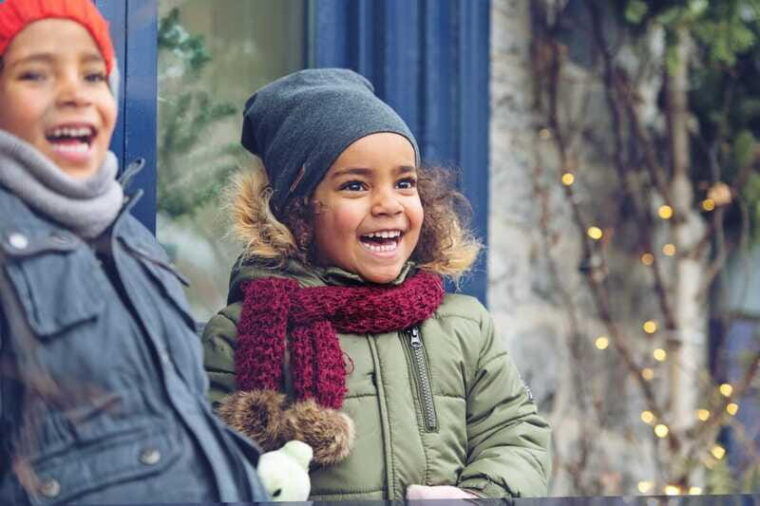 vancouvers-festive-shoreline-a-christmas-walking-tour