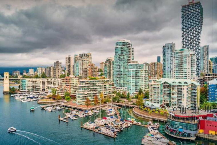 vancouvers-seaside-romance-a-coastal-city-walk
