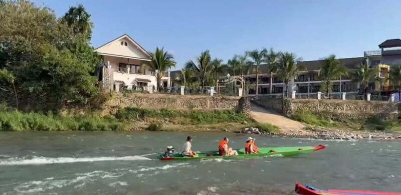 Vang vieng: Longtail boat&Paragliding & hotel pick-up - The Experience in Detail