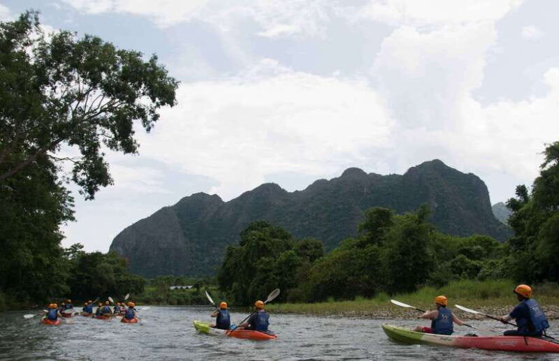 vang-vieng-tham-nangfar-and-tham-nam-day-tour-with-kayaking