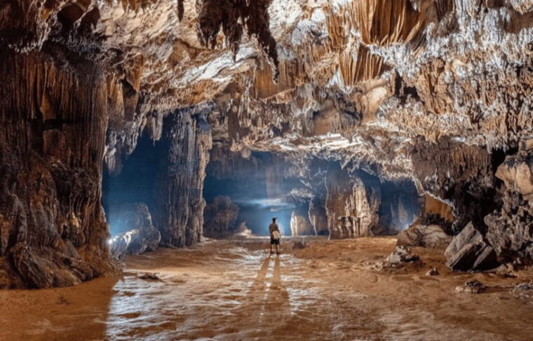 vangrong-zipline-rafting-2-cave-hikes-kayaking-lagoon-4